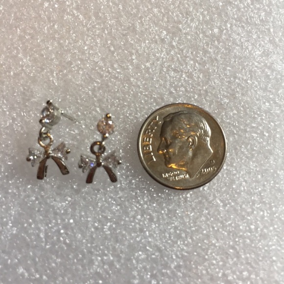 🎀 Beautiful 925S CZ Dainty Bow Earrings 🎀 - Picture 5 of 6